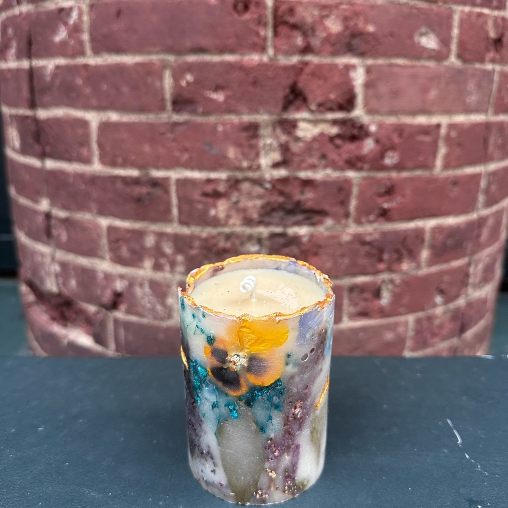 Artisan cute Floral Candle with Gold and Blue Accents, handmade - Picture 3 of 3